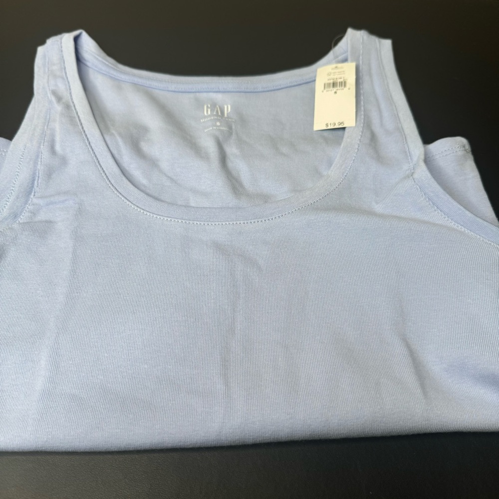 Modern Cropped Tank Top - Picture 2 of 7